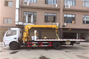 铁锋附近汽车轮胎更换